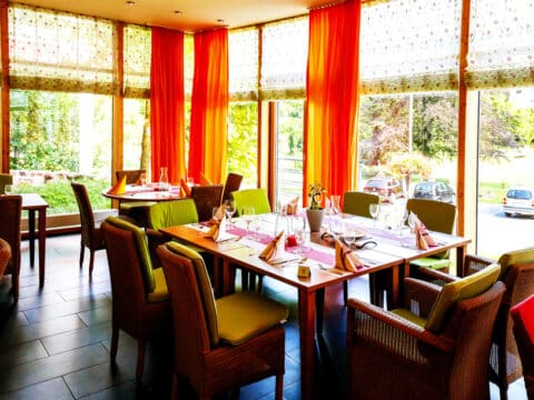 Festlich gedecktes Restaurant im Nashira Kurpark Hotel für Silvester