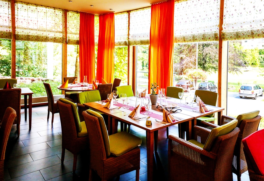 Festlich gedecktes Restaurant im Nashira Kurpark Hotel für Silvester