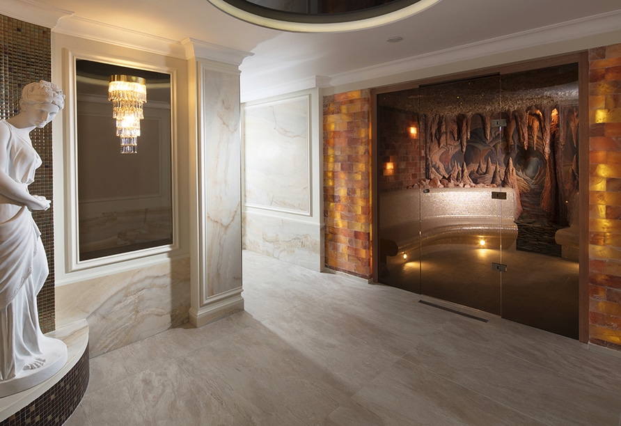 Exklusive Salzgrotte im Hotel Chateau Monty Spa Resort für entspannte Momente an Silvester