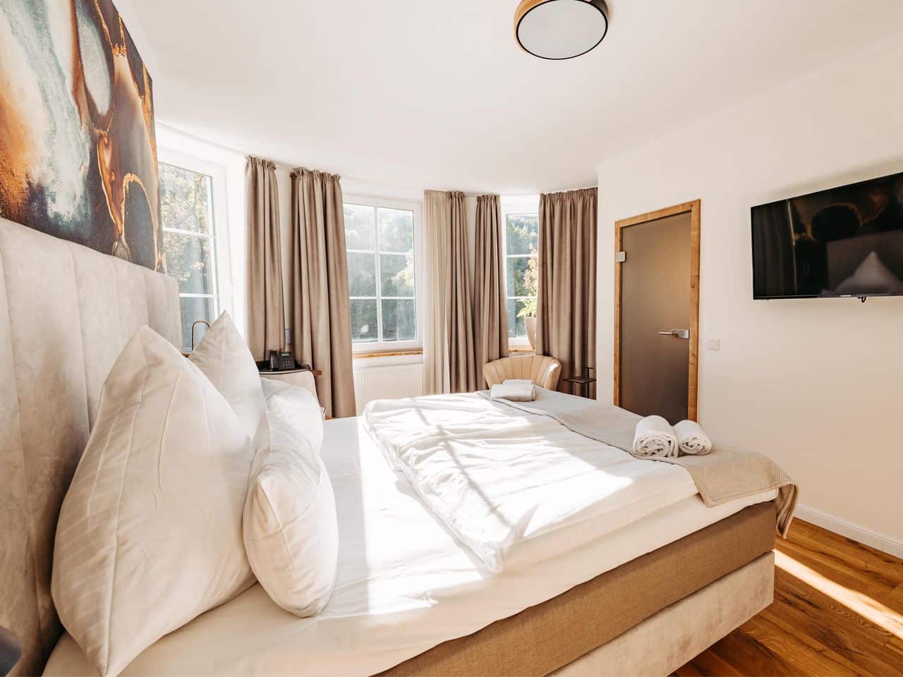 Modern eingerichtetes Doppelzimmer im Schlosshotel Brilon-Wald