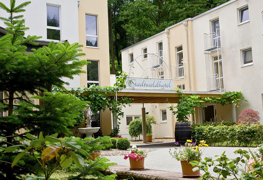 Eingangsbereich des Schroeders Stadtwaldhotel in Trier im Winter