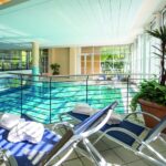 Wellnessbereich mit Pool im Seminaris SeeHotel Potsdam