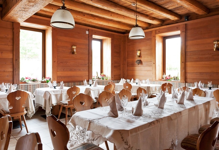 Festlich gedeckter Speisesaal im Hotel Stella delle Alpi zu Silvester