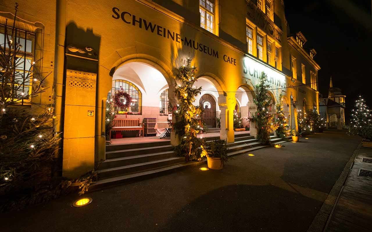 Eingangsbereich des Stuttgarter Schlachthofs mit Lichterdekoration zur Silvesterveranstaltung