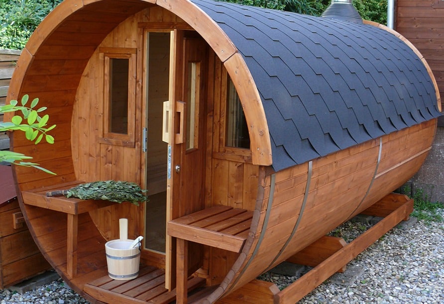 Holzfass Sauna im Vitalhotel König am Park für Silvesterurlaub