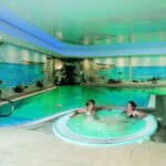 Wellness und Erholung im Schwimmbad des AKZENT Waldhotel SPA Rügen zu Silvester