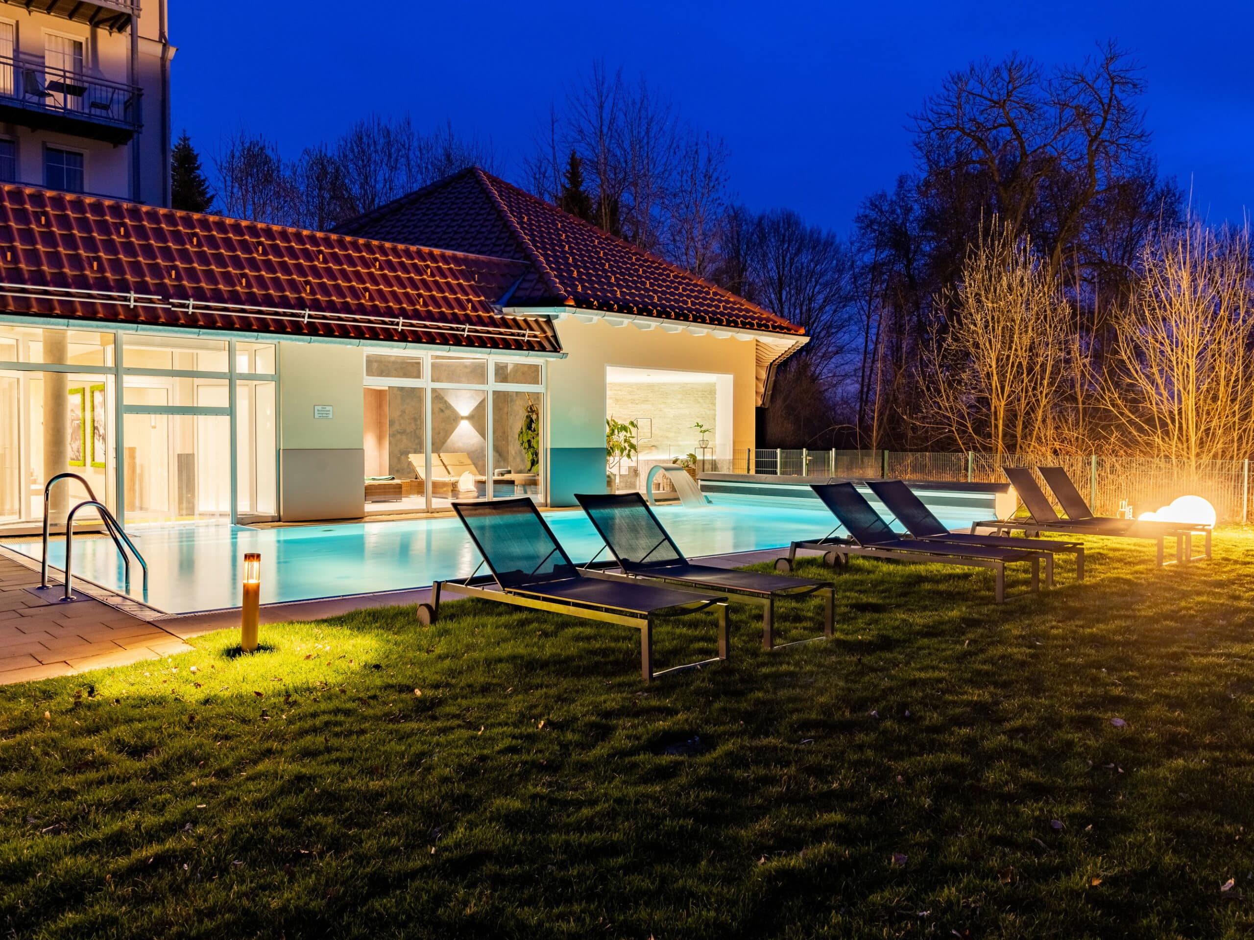 Beheiztes Außenschwimmbad im Best Western Plus Parkhotel Maximilian – Entspannung pur an Silvester