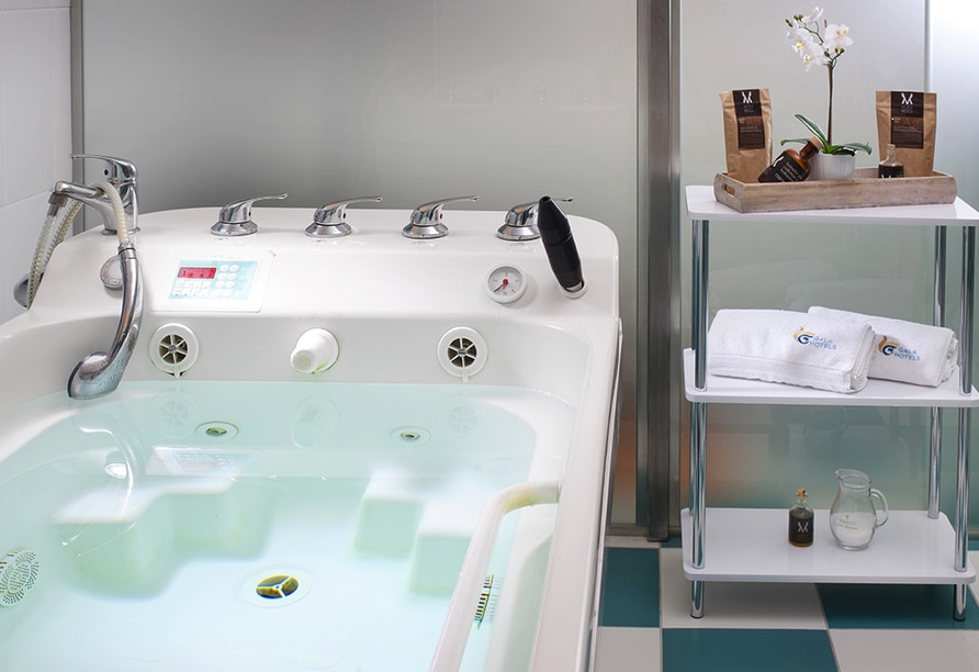 Whirlpool im Wellnessbereich des Gala Hotel Excelsior für Silvester