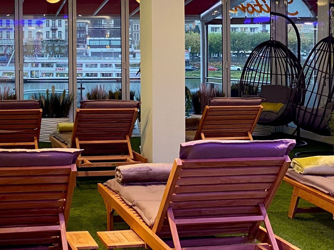 Wellnessbereich mit Panoramablick auf die Mosel im Moselstern-Hotel Brixiade & Triton
