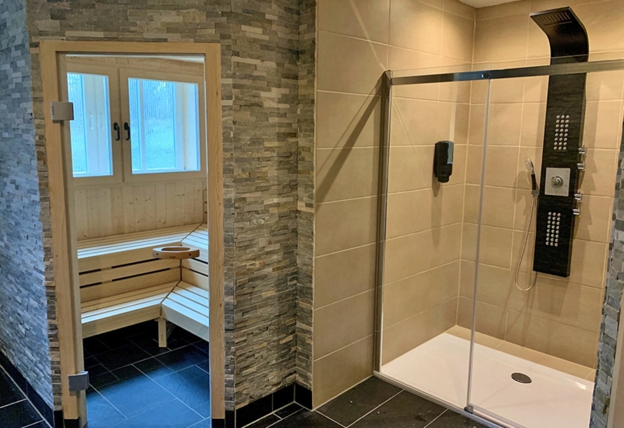 Sauna und Erlebnisdusche im Wellnessbereich des Park Hotel Fasanerie zu Silvester