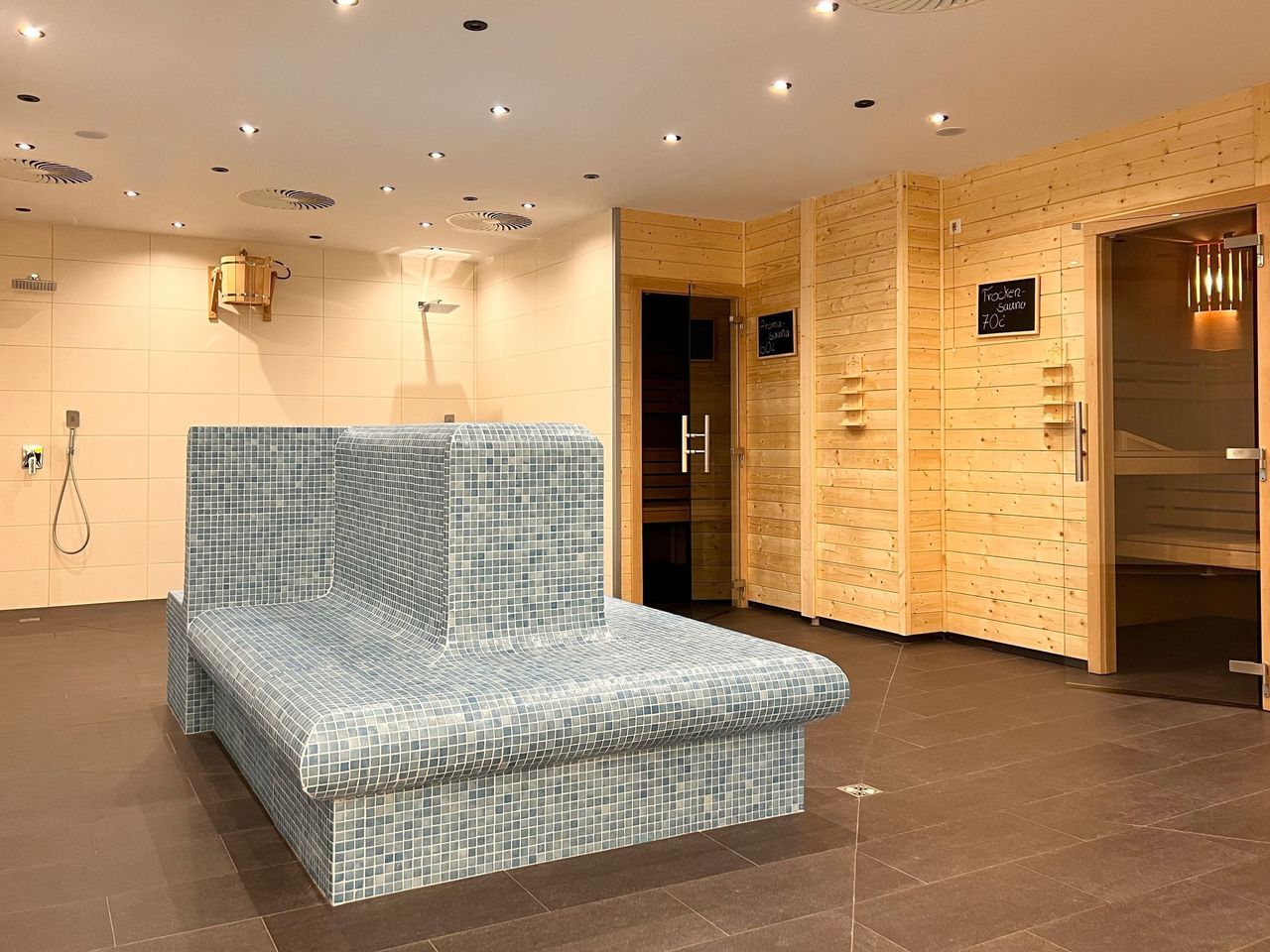 Sauna und Wellnessbereich im AHORN Panorama Hotel Oberhof – perfekt für Silvester