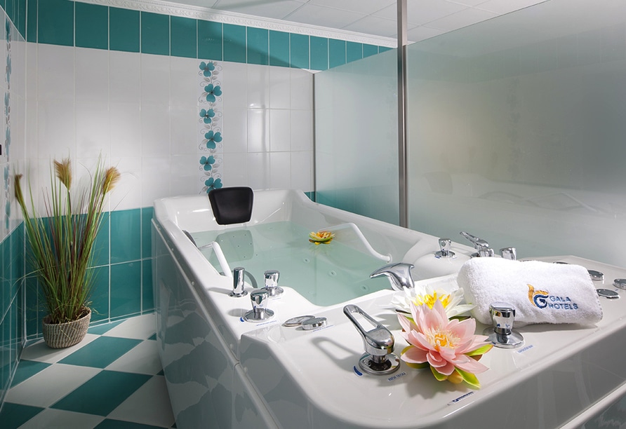 Luxus-Whirlpool im Hotel Chateau Monty Spa Resort für eine erholsame Silvesterreise in Marienbad