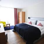 Modern eingerichtetes Doppelzimmer im Hotel Palatina für Silvester