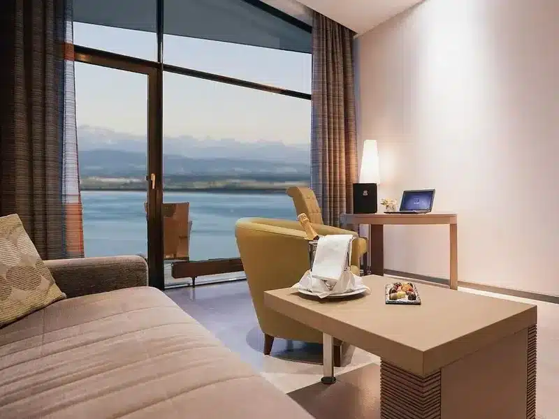 Komfortables Zimmer mit Blick auf den Bodensee