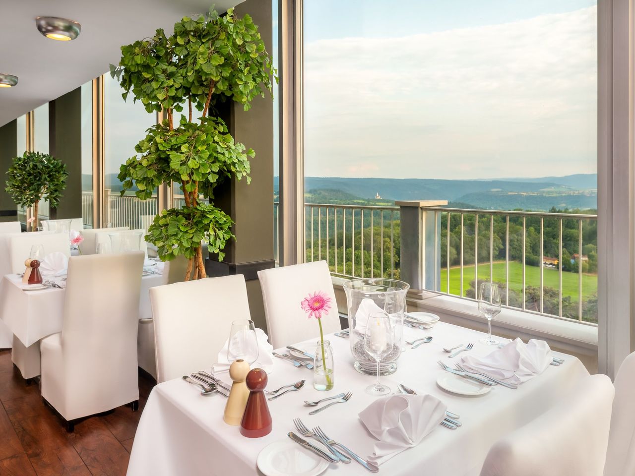 Restaurant mit Panoramaausblick im Wyndham Garden Lahnstein Koblenz