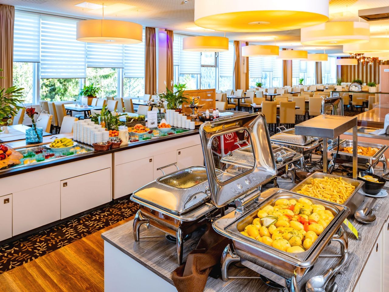 Festliches Silvesterbuffet im AHORN Hotel Am Fichtelberg mit großer Auswahl