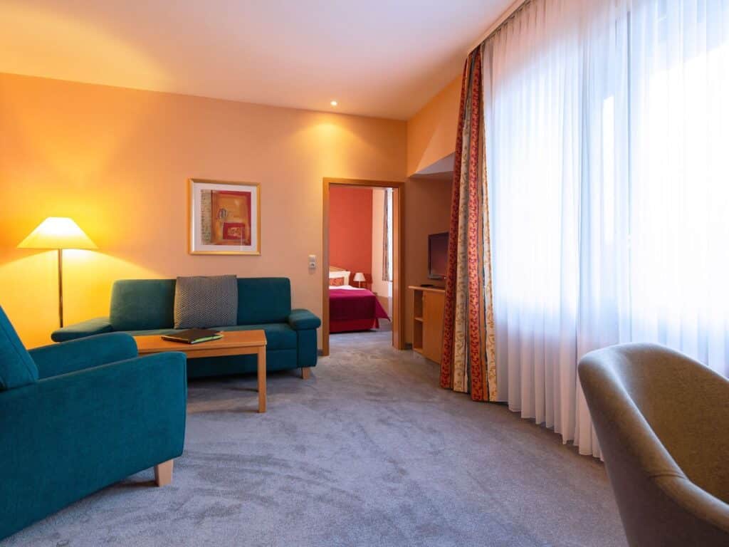 Geräumige Suite im Dappers Hotel, ideal für einen luxuriösen Silvesteraufenthalt.