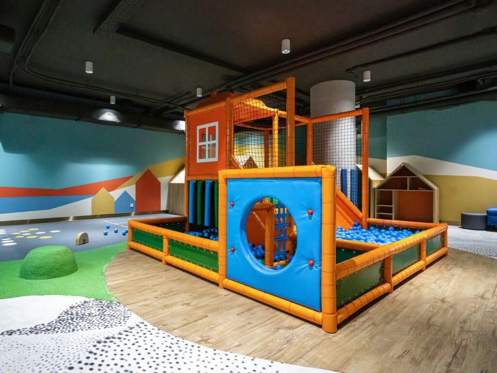 Indoor-Spielbereich im Wave Międzyzdroje Resort & Spa Hotel, perfekt für Familien an Silvester