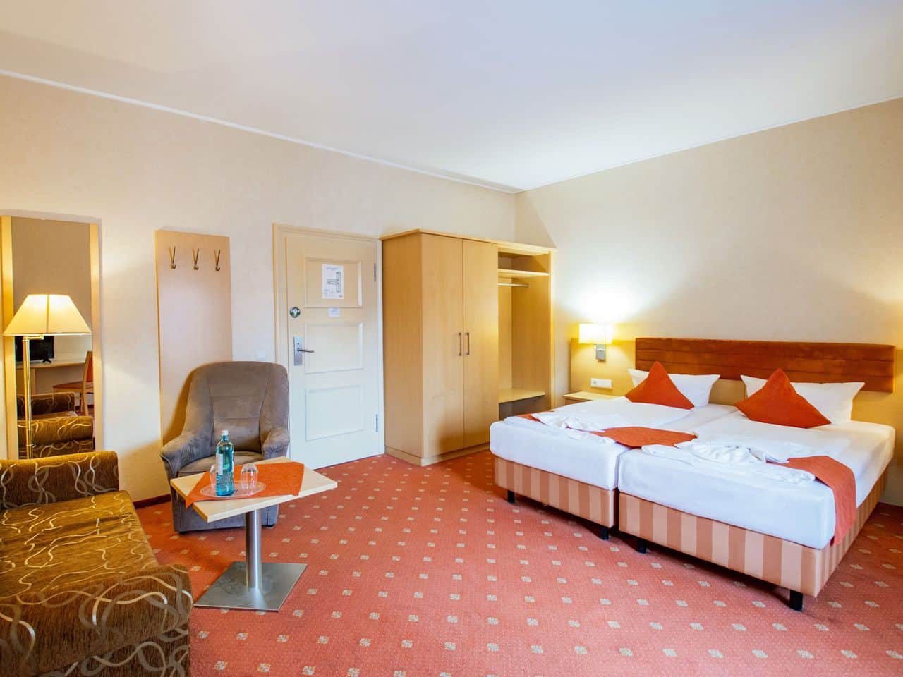 Gemütlich eingerichtetes Doppelzimmer im Seehotel Großräschen für die Silvesterreise.
