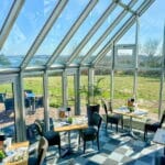 Detailansicht des Essensbereichs im Inselhotel Kleiner Bodden – perfekt für eine stilvolle Silvesternacht.