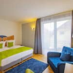 Moderner und gemütlicher Innenbereich des Inselhotels Kleiner Bodden – einladende Atmosphäre für die Silvesterzeit.