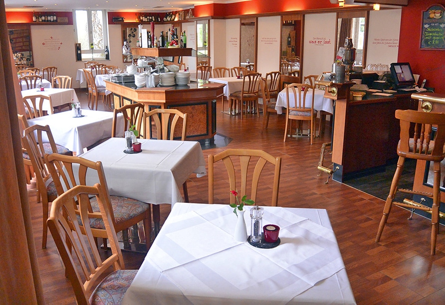 Restaurantbereich im Hotel Residenz Leipzig für ein festliches Silvesterdinner 2025