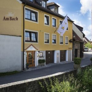 Außenansicht des AKZENT Hotel Am Bach in Dettelbach