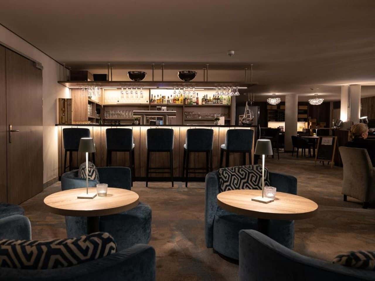 Gemütliche Bar & Lounge im Santé Royale Rügen Resort – perfekter Ort für einen stilvollen Silvesterabend