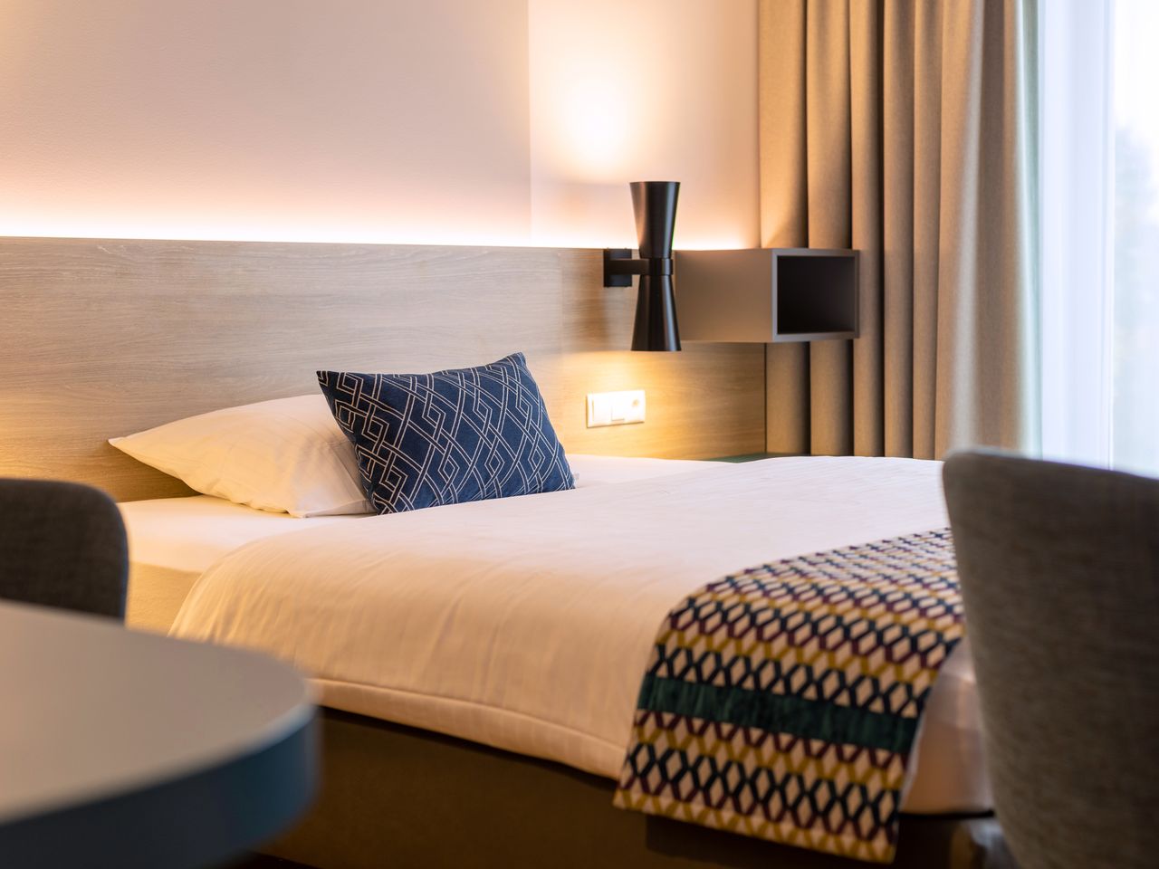 Modernes Zimmer im Best Western Plus Parkhotel Maximilian Ottobeuren mit stilvollem Design