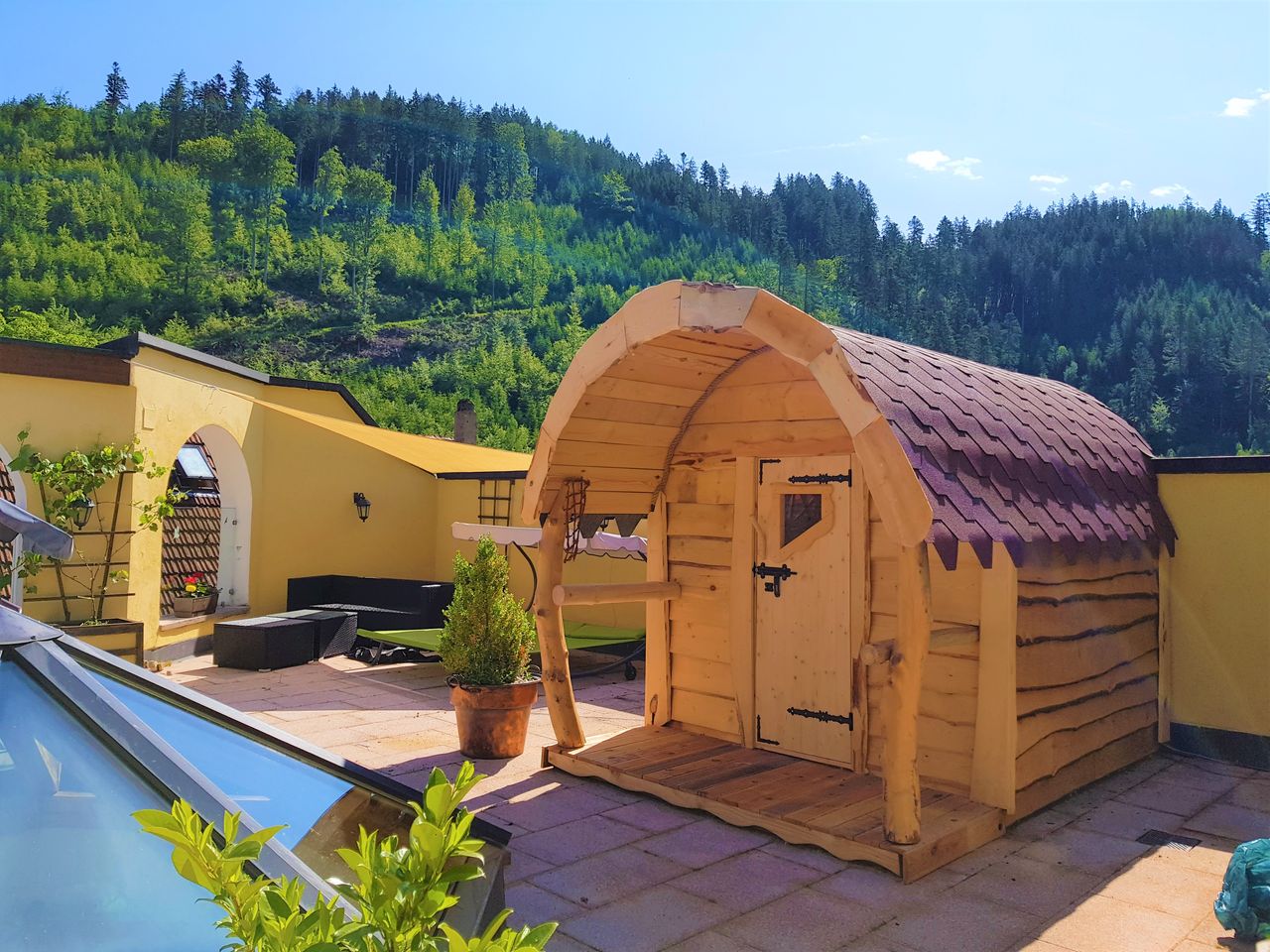 Außensauna mit Blick auf den Schwarzwald im Holzschuh's Schwarzwaldhotel an Silvester