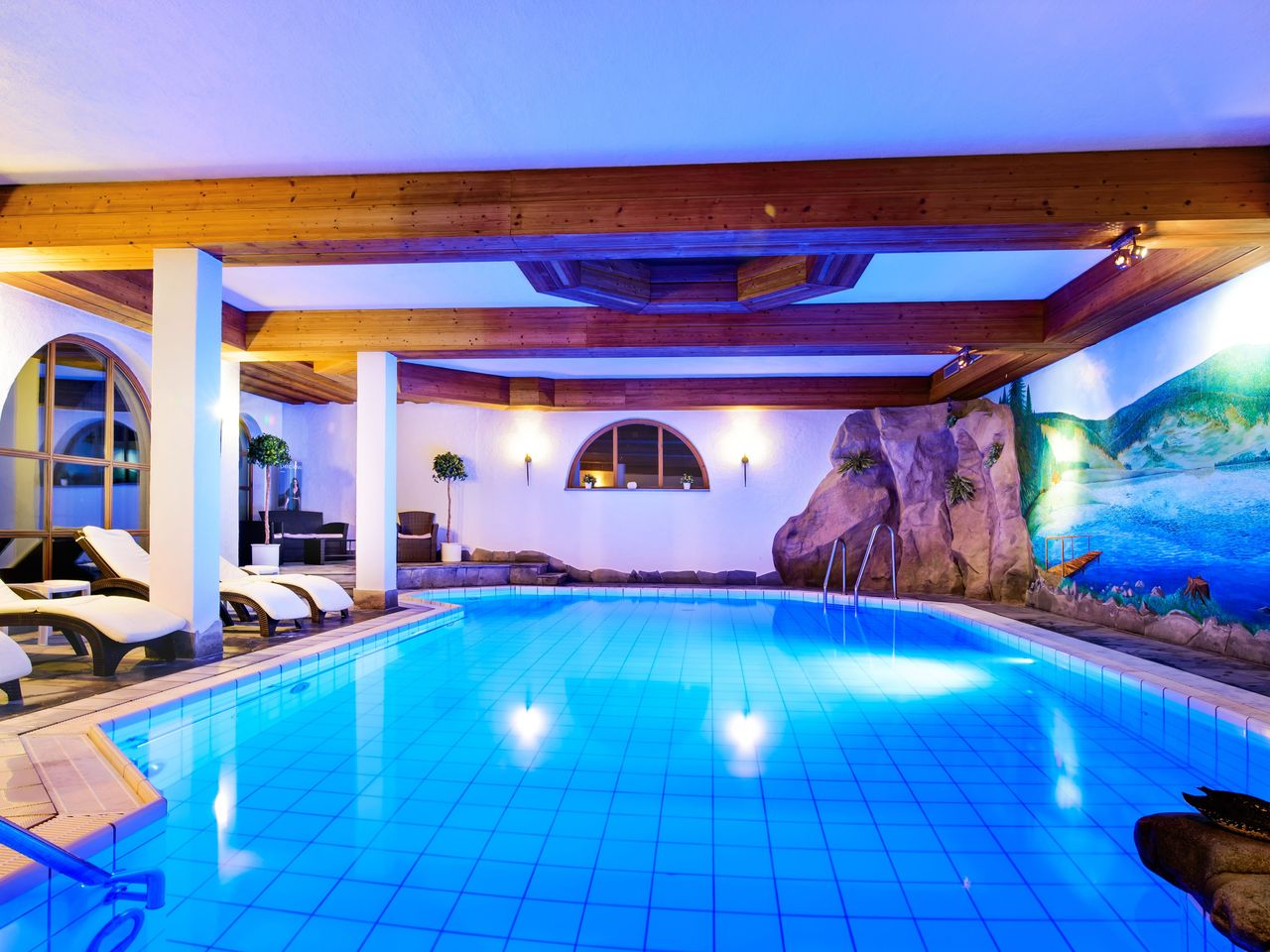 Wellnessbereich mit Hallenbad im Holzschuh's Schwarzwaldhotel an Silvester