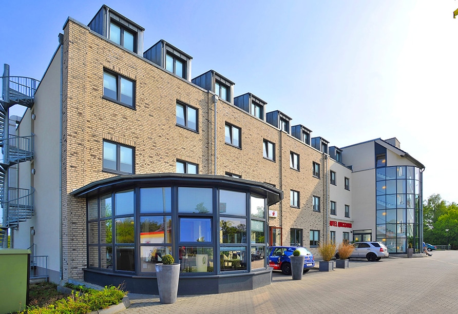 Außenansicht des Hotel Quickborn, ideal für Silvester im Schleswig-Holsteiner Auenland