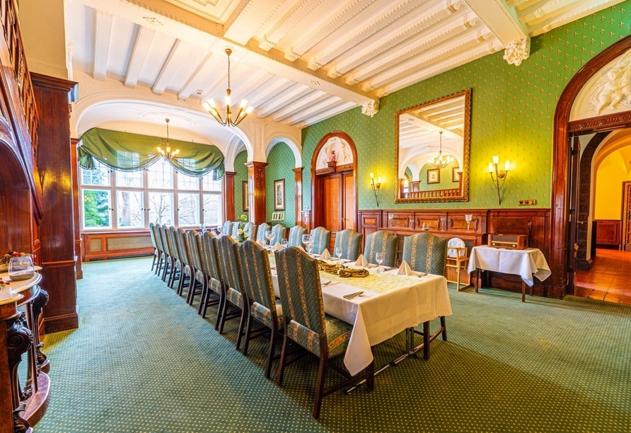Elegantes Restaurant im Schlosshotel Villa Westerberge für das festliche Silvestermenü