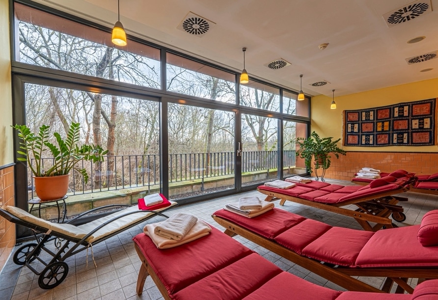 Ruheraum mit Blick ins Grüne im Schlosshotel Villa Westerberge für perfekte Erholung an Silvester