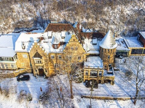 Schlosshotel Villa Westerberge im verschneiten Harz als perfekte Silvesterlocation