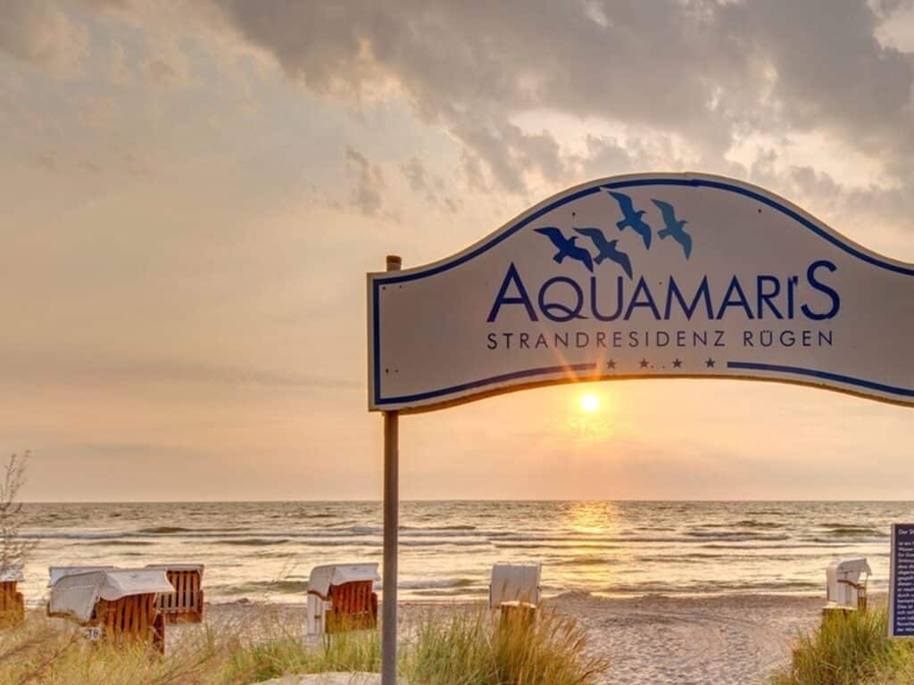 Sonnenuntergang am Strand vor der AQUAMARIS Strandresidenz Rügen für ein unvergessliches Silvestererlebnis