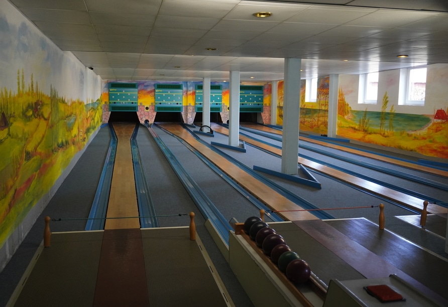 Kegelbahn im Alcor Hotel Feriendorf, Unterhaltungsmöglichkeit während des Silvesterfestes