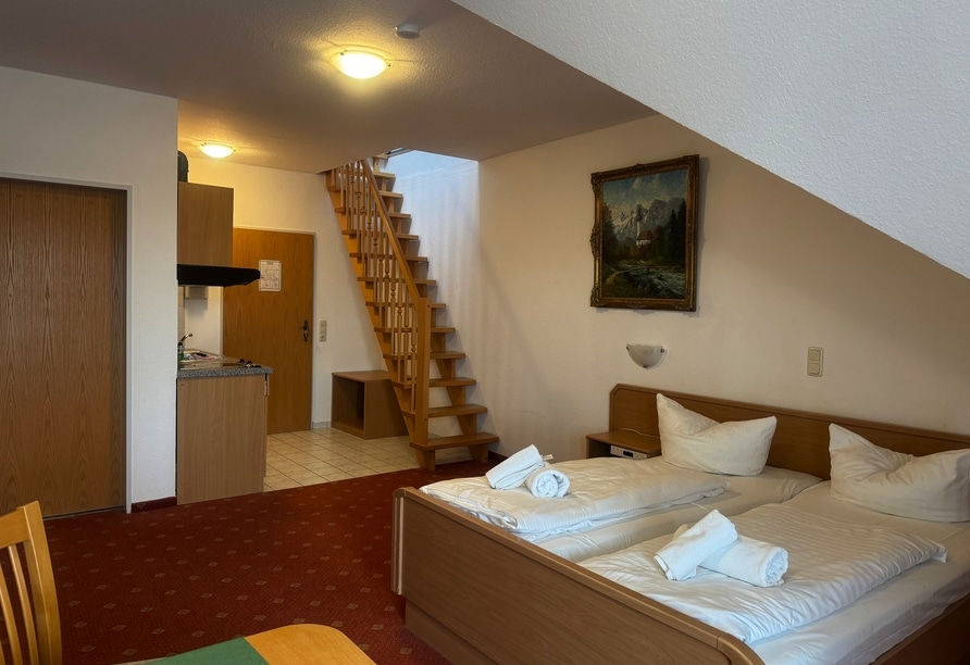 Helles und freundliches Zimmer im Alcor Hotel Feriendorf, ideal für Silvester