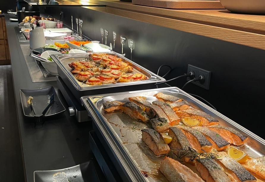 Silvester-Buffet im Hotel Sombea mit frischem Fisch, Pizza & regionalen Spezialitäten – Genuss pur für Ihre Silvesterreise.