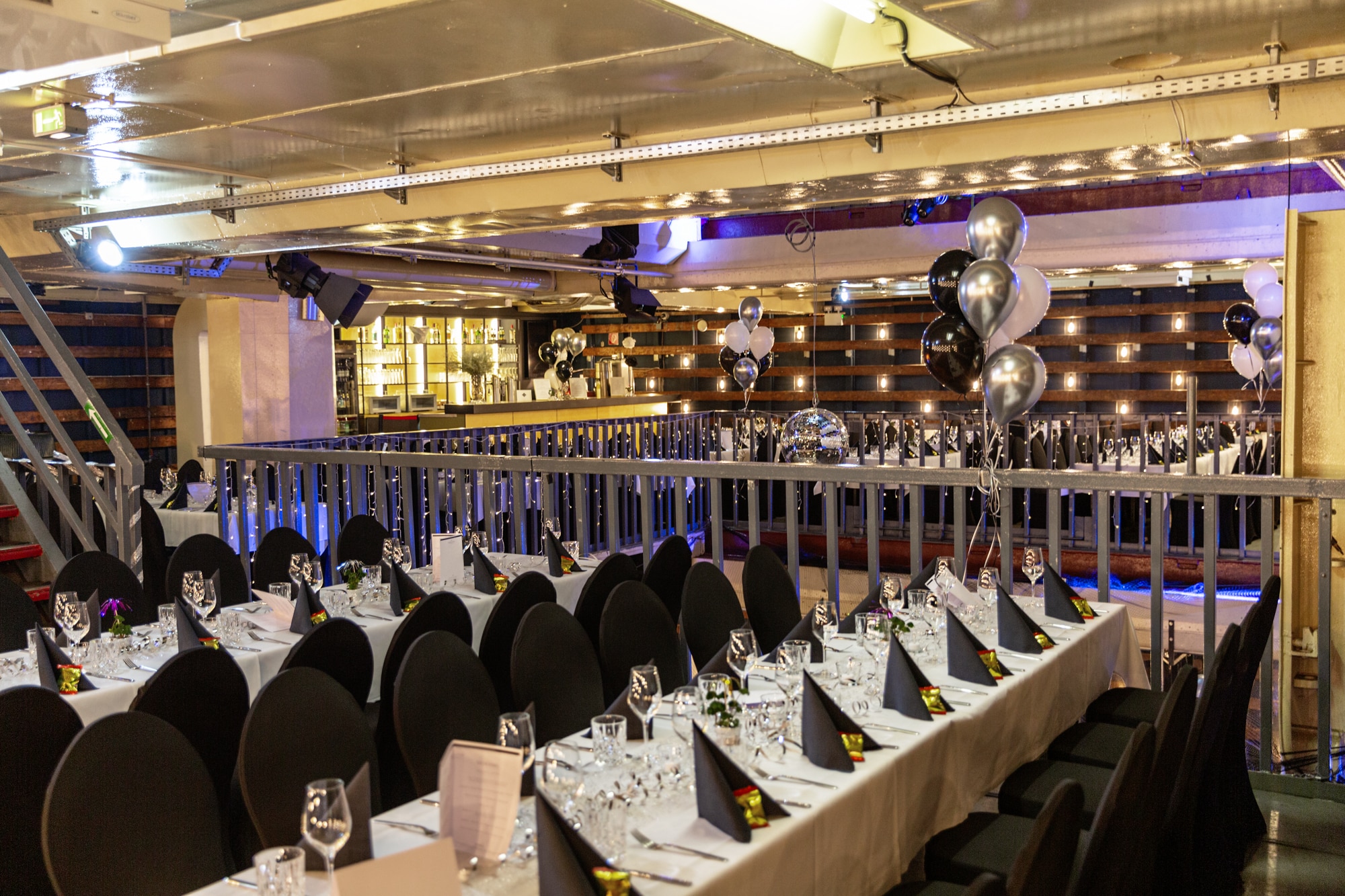 Elegante Tischdekoration für Silvester im IntercityHotel