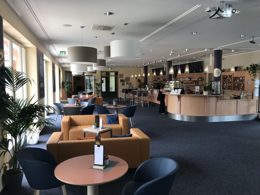 Lounge und Rezeption im JUFA Hotel Nördlingen zu Silvester