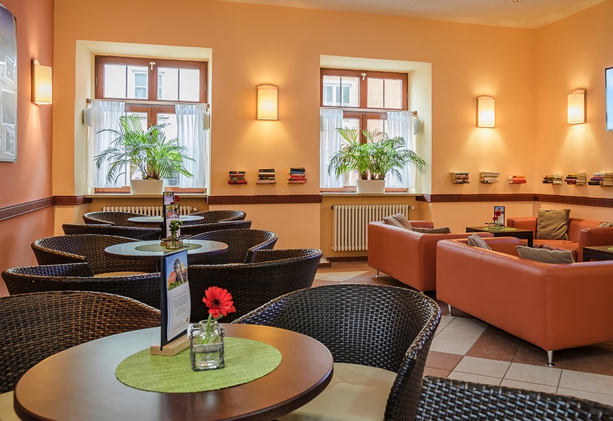 Sitzbereich im Café des JUFA Hotel Meersburg, ideal für Silvesterentspannung