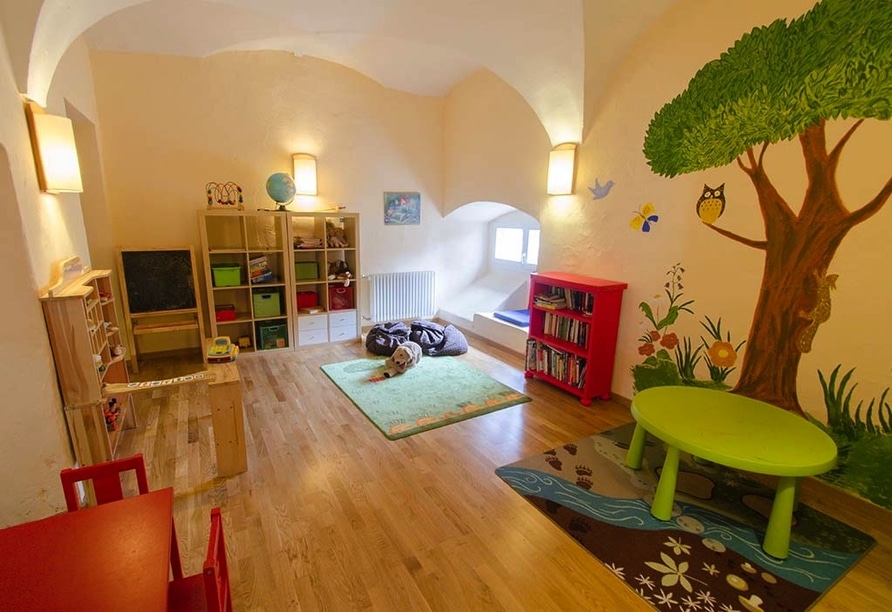 Spielzimmer im JUFA Hotel Meersburg, ideal für Familien an Silvester