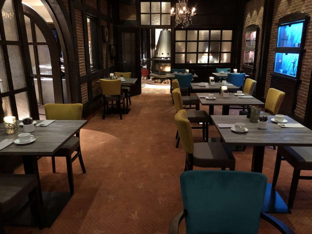 Das Klavierzimmer des Romantischen Hotel Menzhausen – perfekte Atmosphäre für Silvester