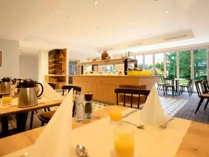 Heller Frühstücksraum im Naundrups Hof für einen entspannten Silvestermorgen