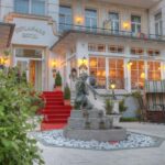 Eingangsbereich des SEETELHOTEL Villa Esplanade, perfekt für Silvester