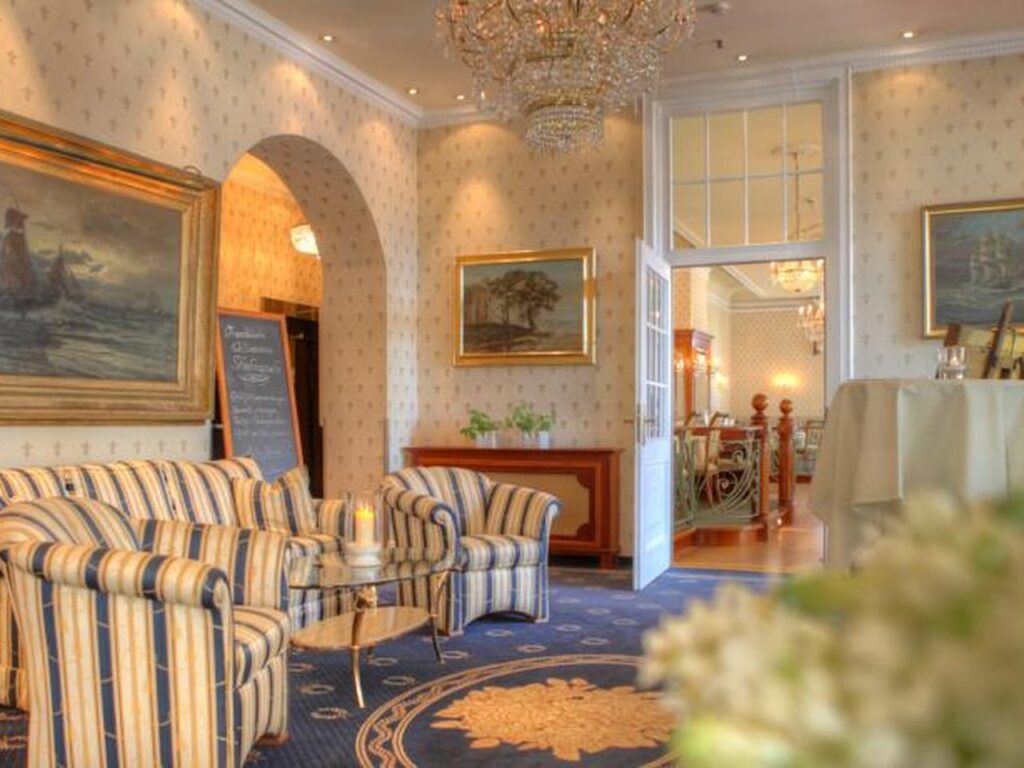 Lobby im SEETELHOTEL Villa Esplanade, der perfekte Empfangsbereich für Silvester