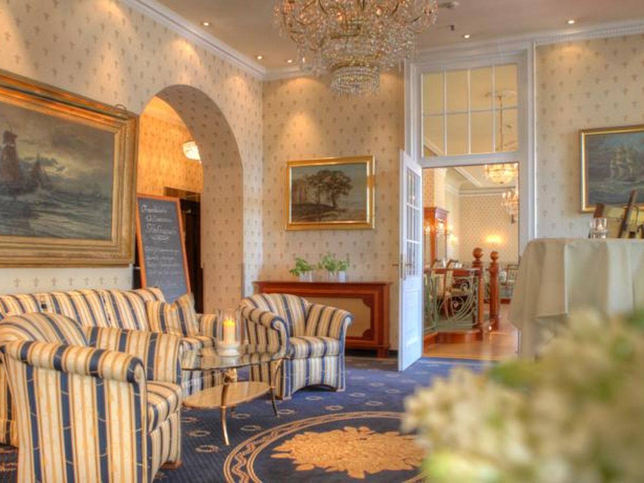 Lobby im SEETELHOTEL Villa Esplanade, der perfekte Empfangsbereich für Silvester