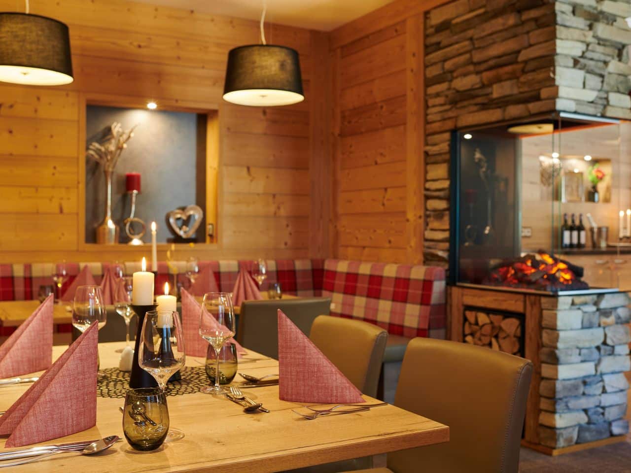 Stilvolles Kaminzimmer im Parkhotel Neustadt für romantische Silvesterabende