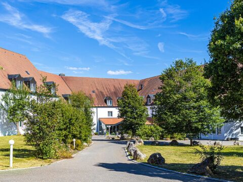 Außenansicht des Hotel Gut Matheshof im Winter für die Silvesterfeier